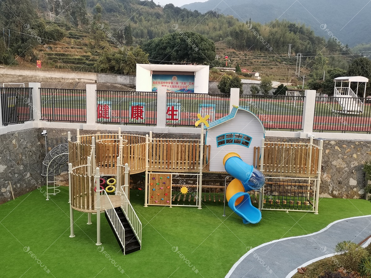 幼兒園選擇戶外滑梯時(shí)，應(yīng)滿足什么樣的條件？
