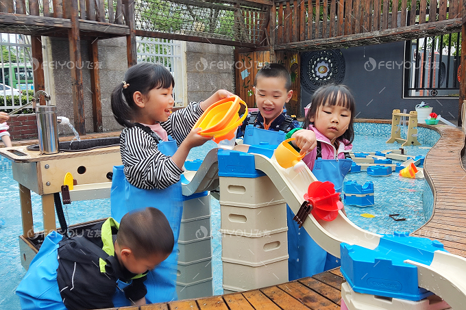 走進(jìn)幼兒園沙水玩具，體驗(yàn)探究樂趣