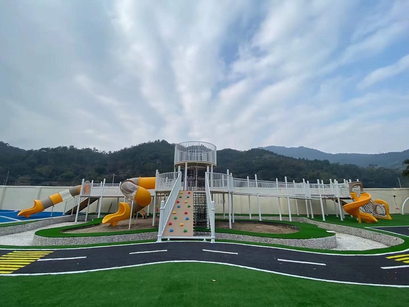 幼兒園里適合什么樣的大型組合滑梯？